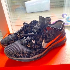 Nike Tri Fit 5 Sneakers